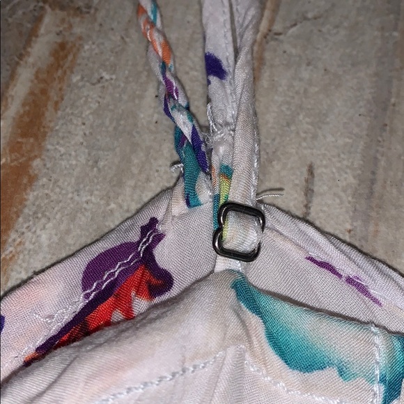 Cute Garage floral knot front top, size Medium - Picture 7 of 10